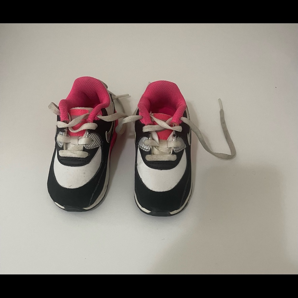 Nike sneakers (Air Max). Size 6C . In excellent condition.